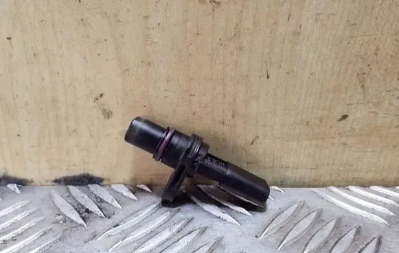 Volkswagen PASSAT B8 Camshaft position sensor 04L907601