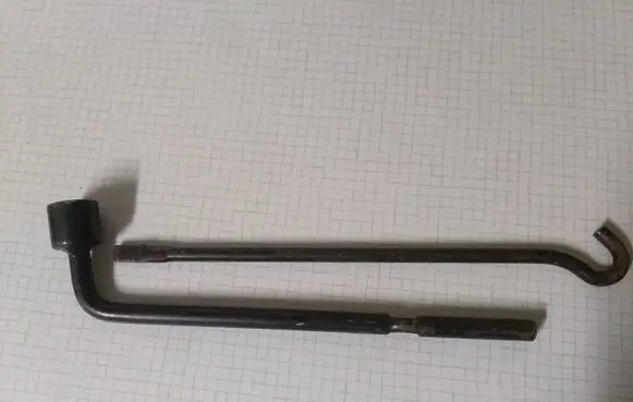 Nissan Almera N16 Wheel nut wrench 