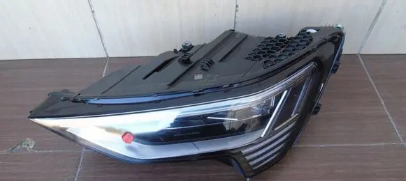 Audi e-tron Headlight/headlamp 4KE941039