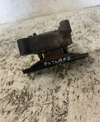 Mitsubishi Outlander Engine mount bracket