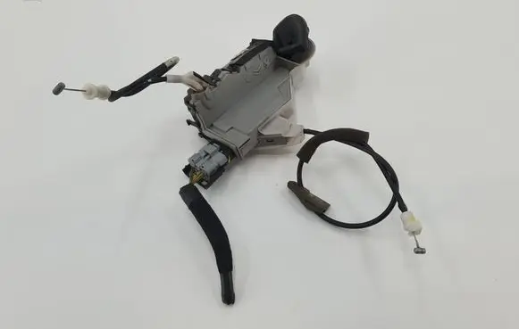 Peugeot 508 Front door lock 851923