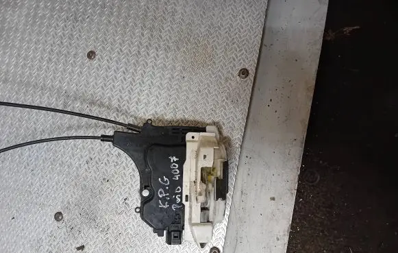 Peugeot 4007 Rear door lock