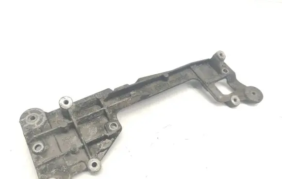 Volkswagen PASSAT B6 Engine mounting bracket 03G131159