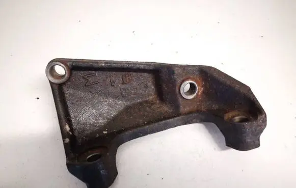 Toyota RAV 4 (XA20) Engine mounting bracket