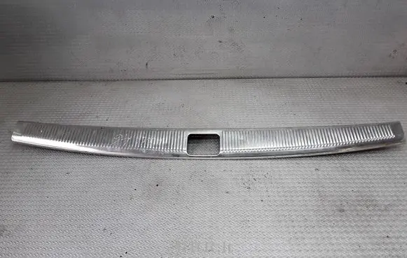 Trunk/boot sill cover protection