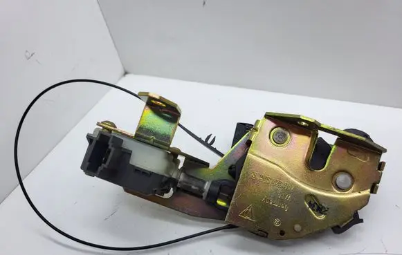 Volkswagen Touareg I Tailgate/trunk/boot lock/catch/latch 7L0827506D