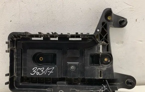 Volkswagen Caddy Battery tray 1K0915333 1K0915325B