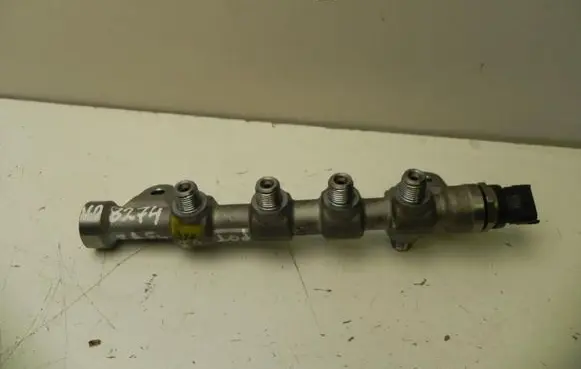 Opel Zafira C Fuel distributor 55576177 VD8274