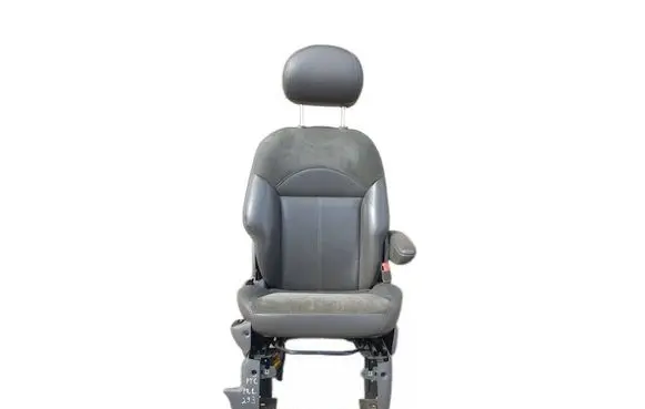Chrysler PT Cruiser Front passenger seat