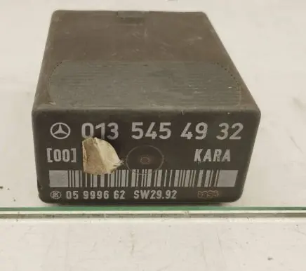 Mercedes-Benz C W202 Glow plug pre-heat relay 0135454932