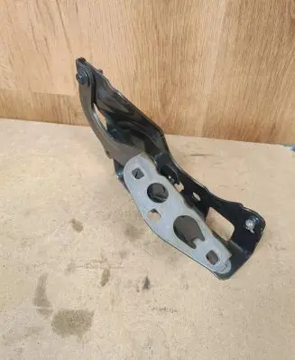 Engine bonnet/hood hinges