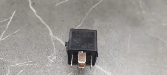 BMW 3 E36 Fuel pump relay 1388364