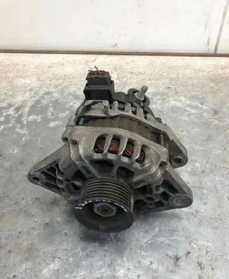 Hyundai i30 Generator/alternator 37300-2B101