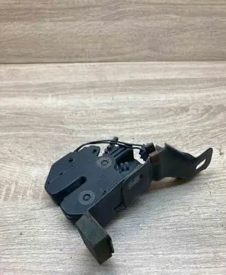 Volvo S80 Engine bonnet/hood lock/latch loop/hook 9133209 9133299