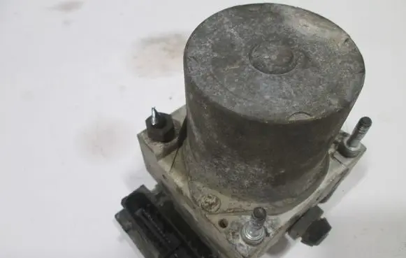 Ford Mondeo Mk III ABS Pump 1332796 5S712M110BA 5S712M110AA