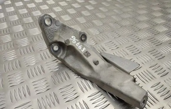 Mazda 3 Engine mounting bracket A80113382