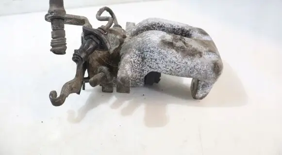 Volkswagen Jetta V Rear brake caliper