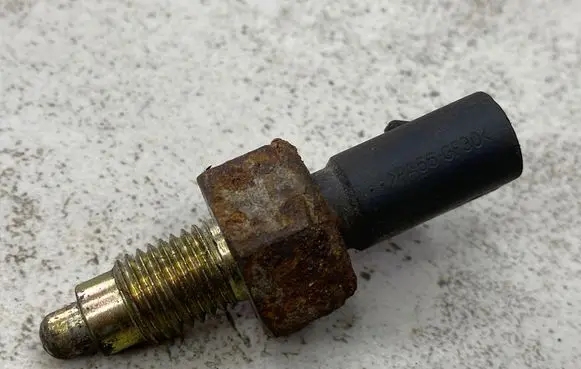 Volkswagen Golf IV Reversing light switch sensor 02K945415C 0784