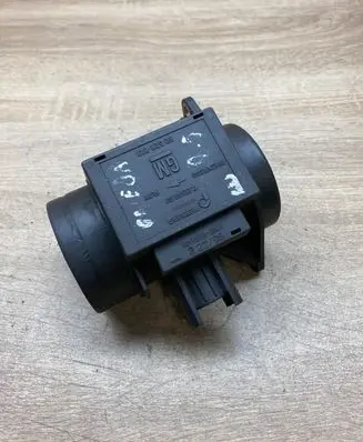 Opel Omega B2 Mass air flow meter 90528813 72241900