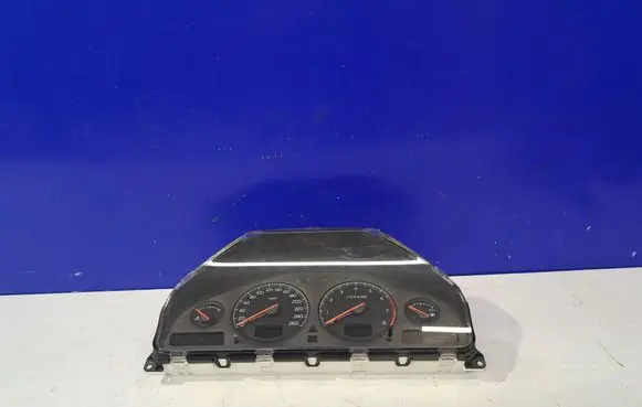 Volvo V70 Speedometer (instrument cluster) 9499668 8251281