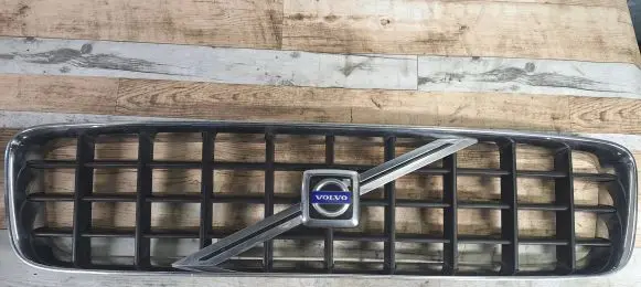 Volvo XC90 Front bumper upper radiator grill 8620641
