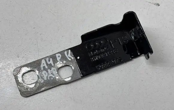 Audi A4 S4 B9 8W Fender mounting bracket 8W0821433B 502202S
