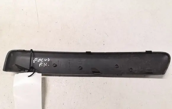 Ford Focus Front bumper splitter molding 4M5117E909 C8L6A DN13697