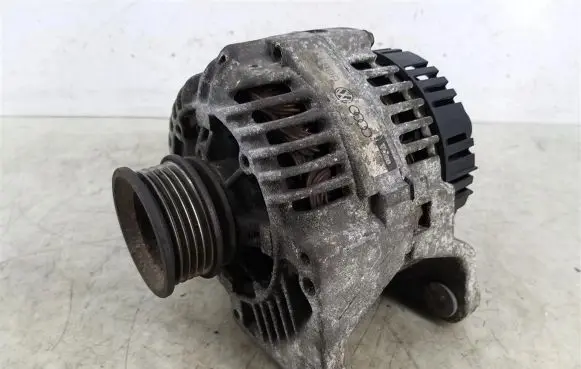 Audi A4 S4 B5 8D Generator/alternator