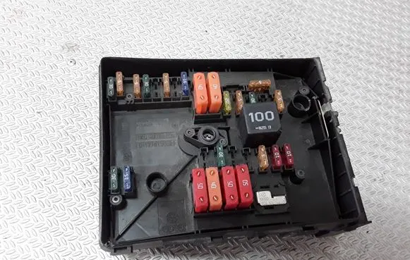 Volkswagen Touran I Fuse module 1K0937125A