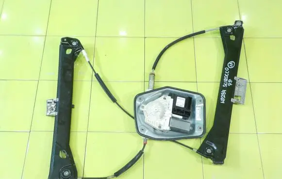 Volkswagen Scirocco Front door window regulator with motor 1K8837462G