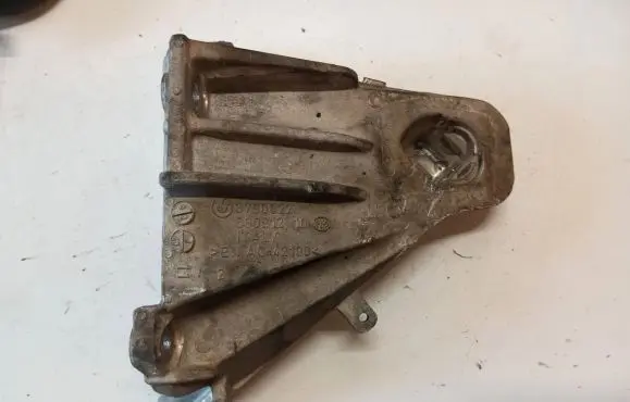 BMW X6 E71 Engine mounting bracket 6790022