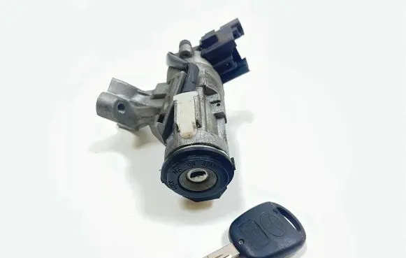 Toyota Yaris Ignition lock 450200D01 3043103207552 NT8156071U3FXCVR