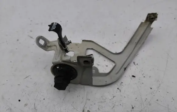 BMW 5 F10 F11 Headlight/headlamp mounting bracket