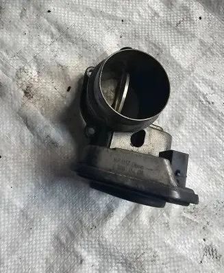 BMW 7 E65 E66 Throttle valve 7804384 B70120666