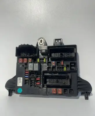 Opel Insignia A Fuse module 13277319 02373303409