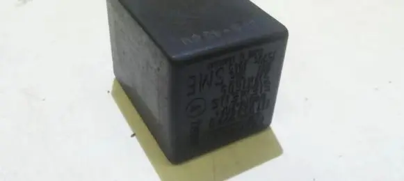 Volkswagen Golf III Other relay 111953227d 5wk1605