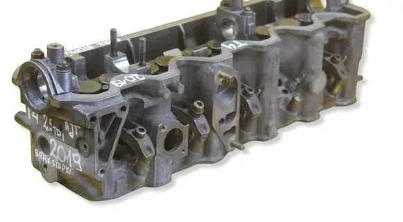Volkswagen Transporter - Caravelle T4 Engine head 074103373G