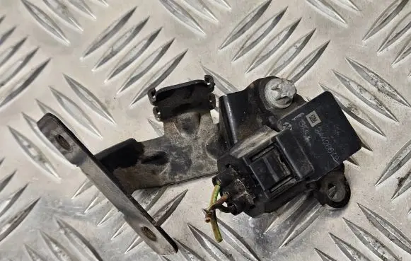 Opel Zafira A Air pressure sensor 24426679