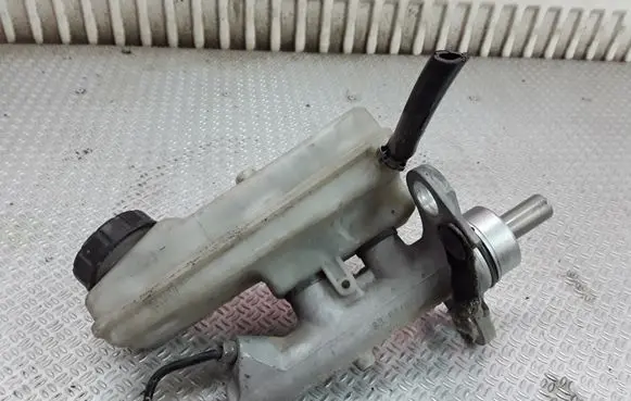 Renault Megane II Master brake cylinder 04182879