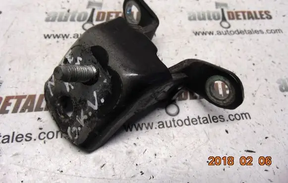 Nissan Note (E11) Rear door upper hinge
