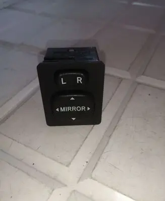 Wing mirror switch