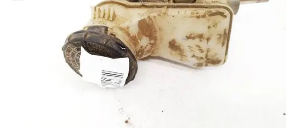Honda CR-V Brake fluid reservoir 