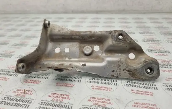 Audi A3 S3 8P Fender mounting bracket 8P0821135