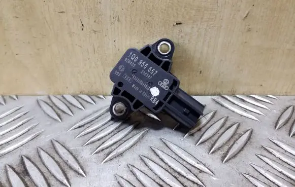 Volkswagen Eos Airbag deployment crash/impact sensor 1Q0955557