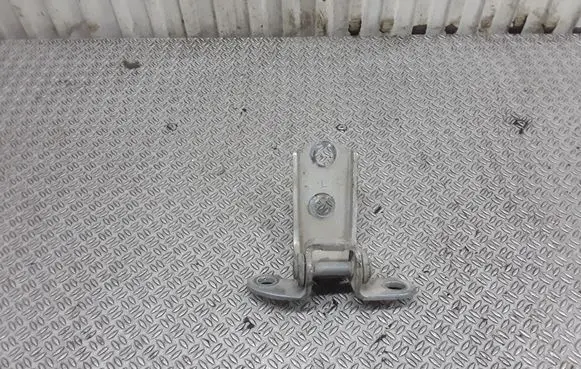 Toyota Avensis Verso Front door upper hinge