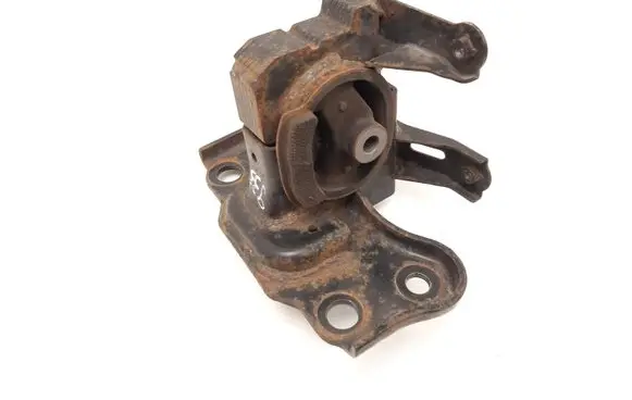 Toyota Avensis T270 Engine mount bracket
