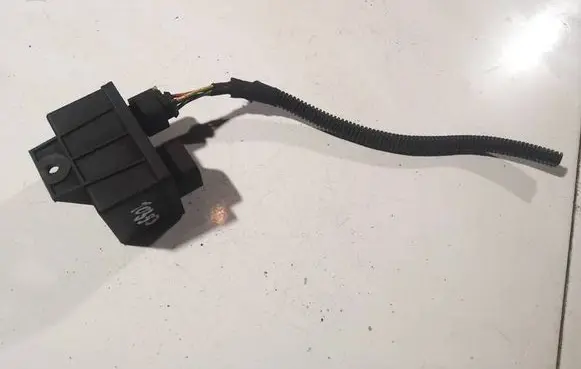 Fiat Doblo Glow plug pre-heat relay 55203394 0281003043