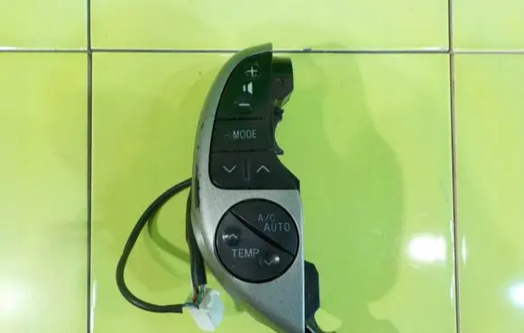 Toyota Prius (XW20) Other switches/knobs/shifts F70CV142