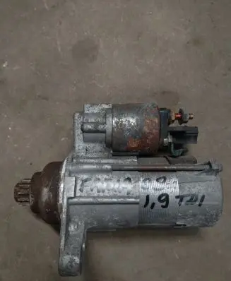 Skoda Fabia Mk2 (5J) Starter motor 02Z911023H