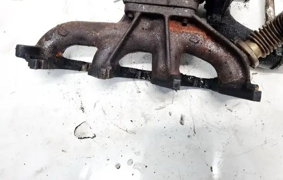 Volvo S40, V40 Exhaust manifold